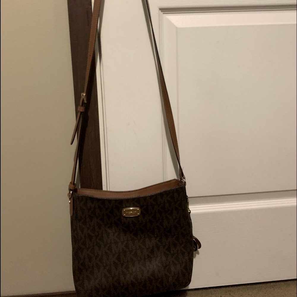 Michae Kors crossbody purse